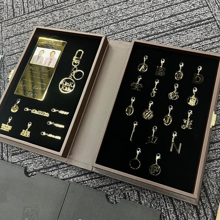 Yahoo!オークション -「kinki kids ファミクラ」の落札相場・落札価格