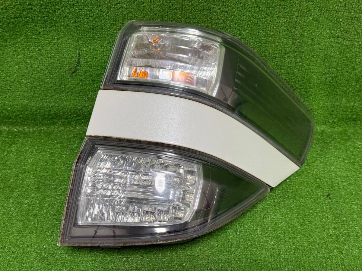☆美品☆ 20系 ヴェルファイア 純正 テール 右リアクォーター側 点灯