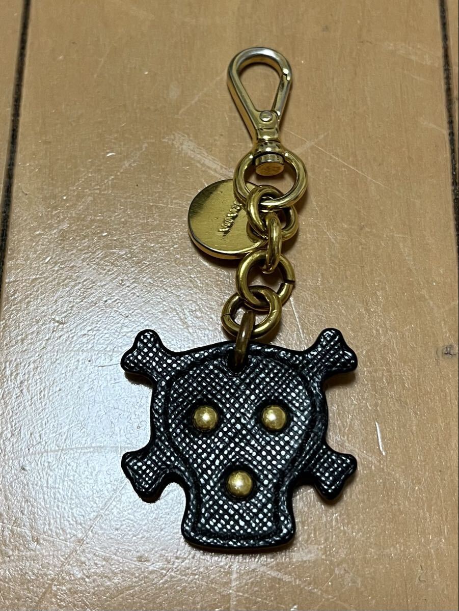 Yahoo!オークション -「プラダ キーホルダー スカル」の落札相場・落札価格