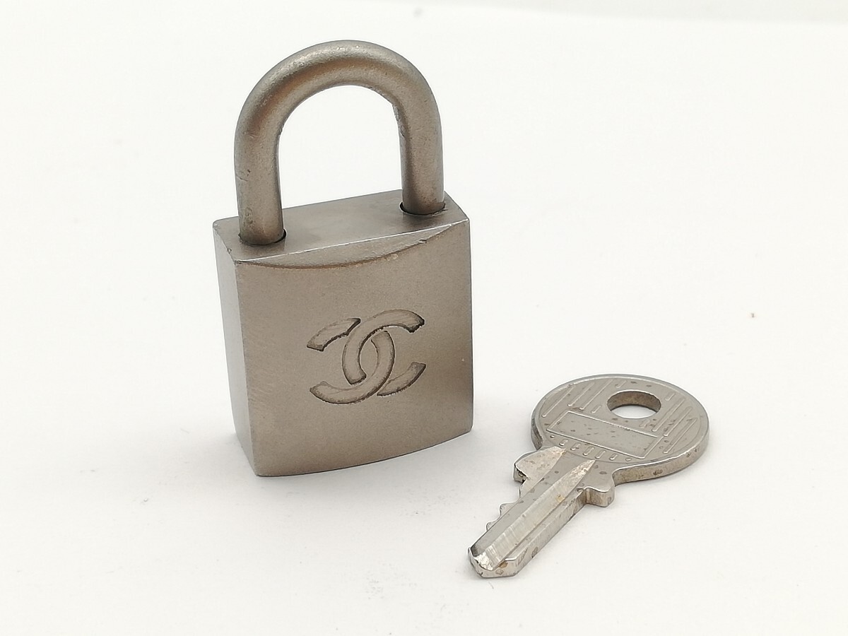 Yahoo!オークション -「シャネル 南京錠」の落札相場・落札価格