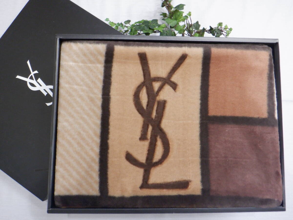 Yahoo!オークション -「イヴ サンローラン」(毛布) (寝具)の落札相場