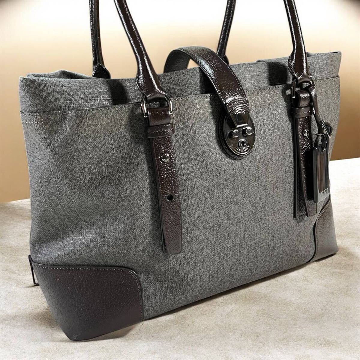 Yahoo!オークション -「tumi villa」(ファッション) の落札相場・落札価格