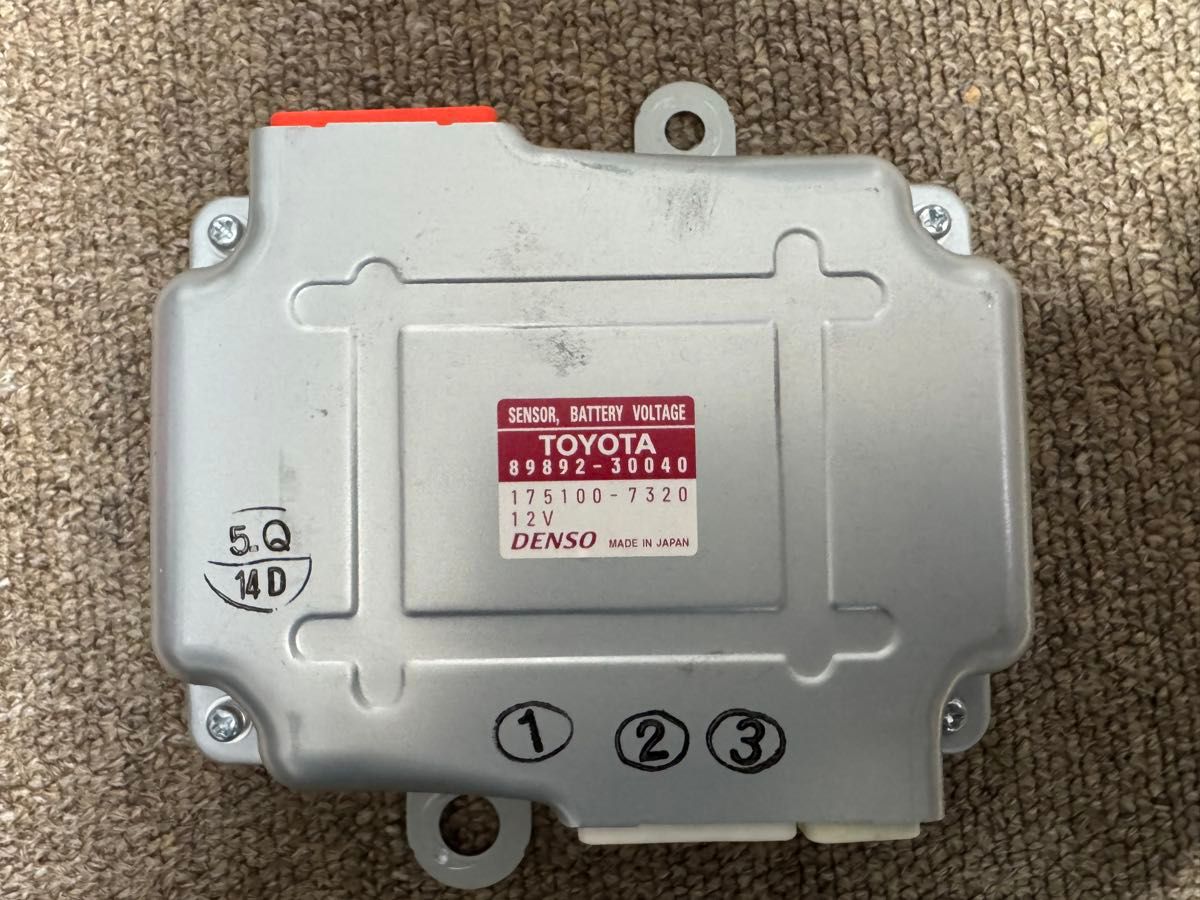 クラウン バッテリーボルテージセンサ 89892-30040 aws210