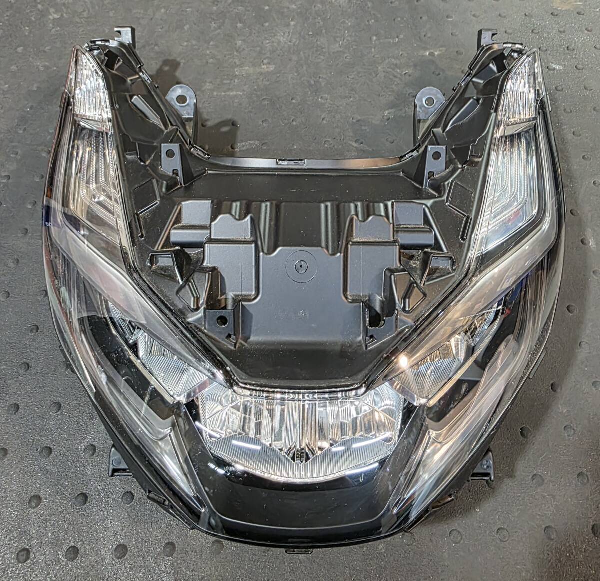 Yahoo!オークション -「pcx」(ヘッドライト) (純正品)の落札相場・落札価格