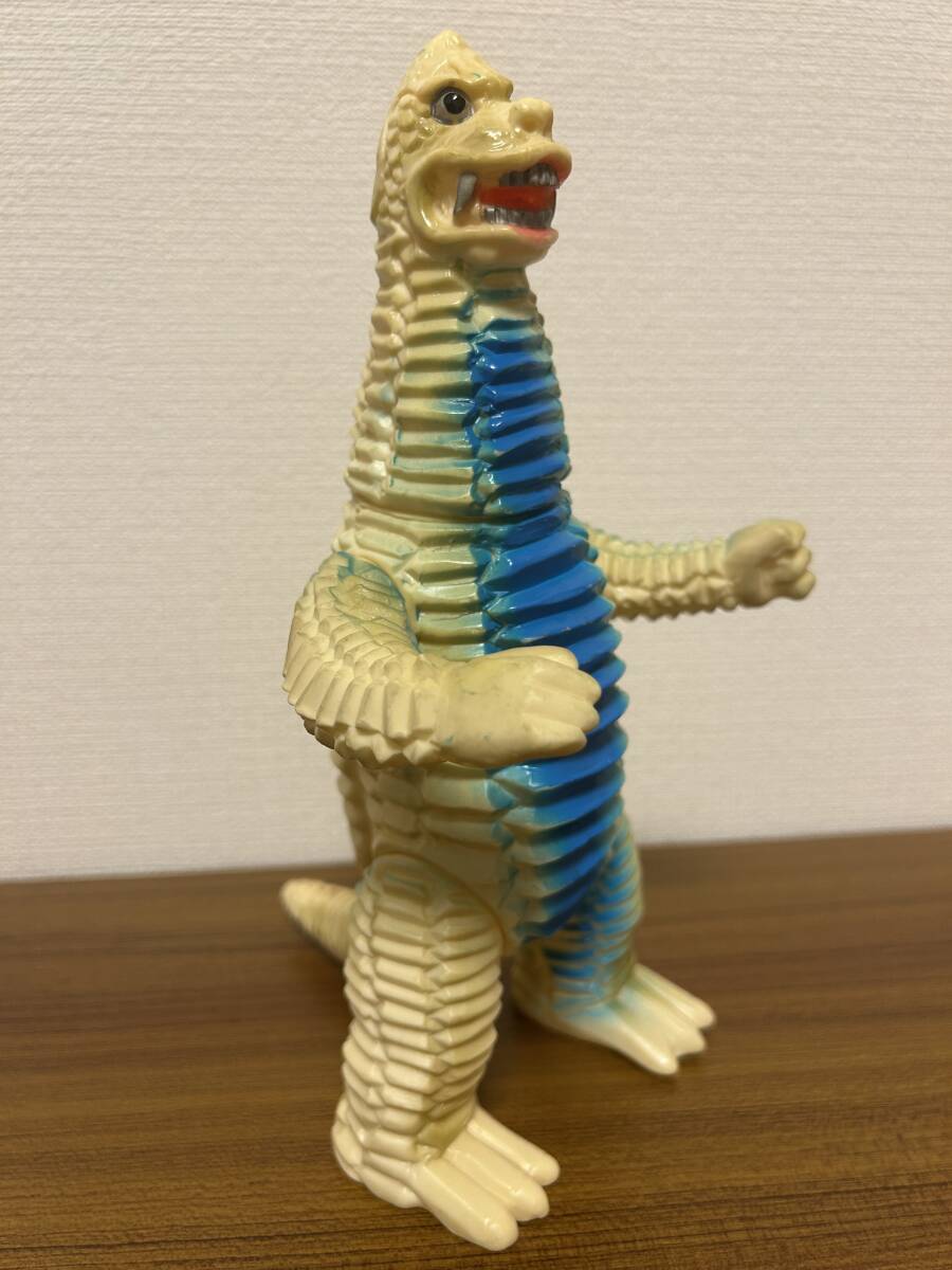 Yahoo!オークション -「ブルマァクソフビ」(レッドキング) (怪獣、宇宙