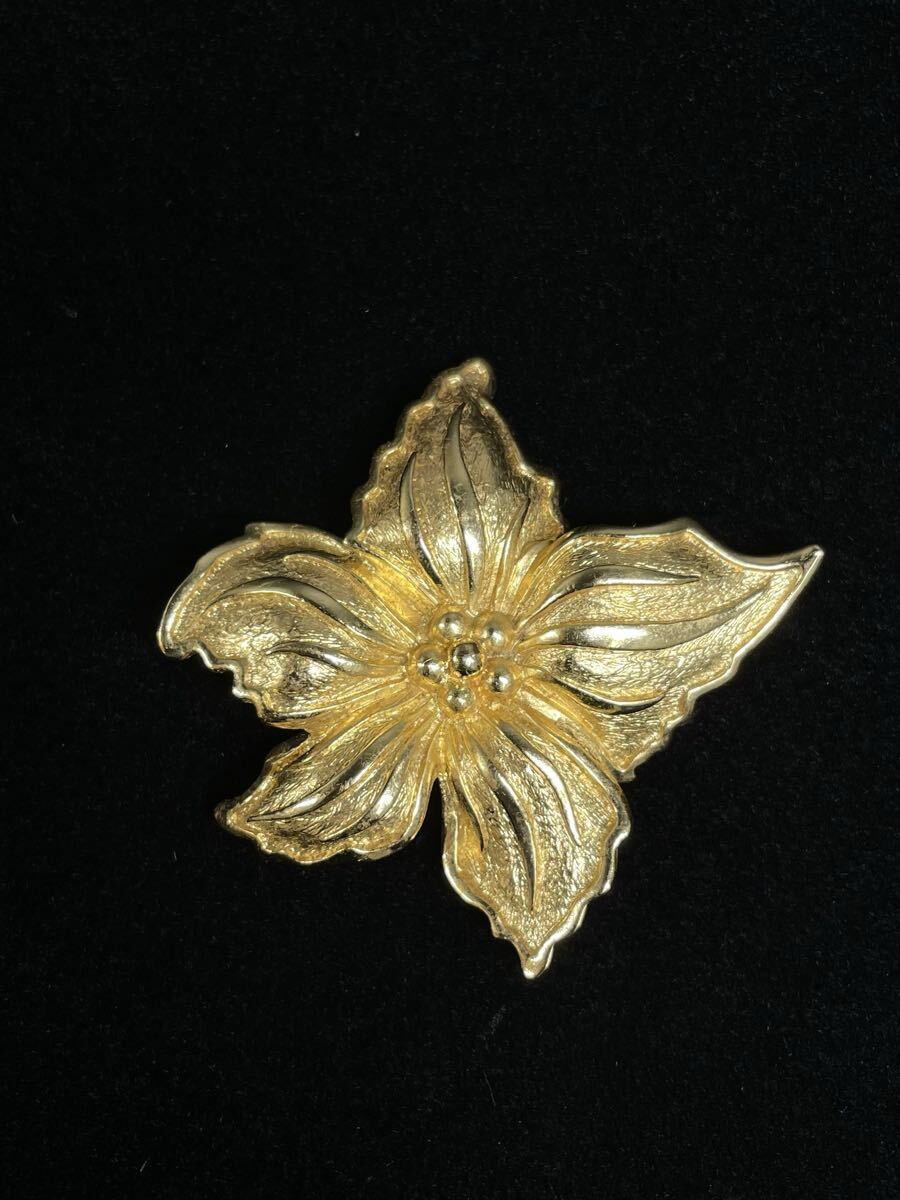 Yahoo!オークション -「花フラワーブローチ」(クリスチャン