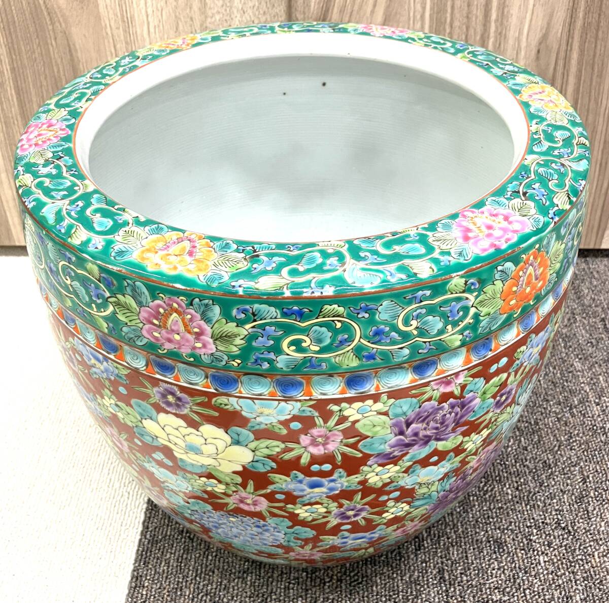 昭和レトロ 伊万里？ 火鉢 の出品！ 伊万里焼 有田焼 色絵孔雀図火鉢