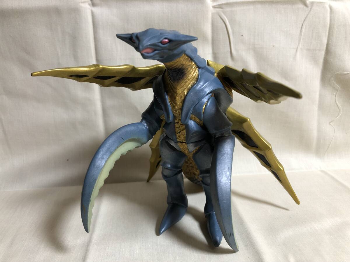 Yahoo!オークション -「ウルトラマンガイアソフビ」(怪獣、宇宙人