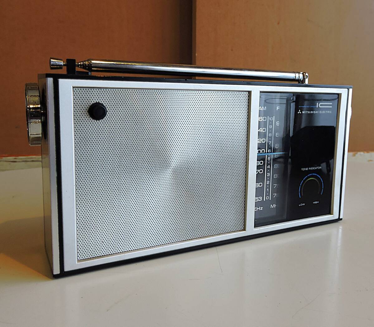 Yahoo!オークション -「三菱 トランジスタラジオ」の落札相場・落札価格