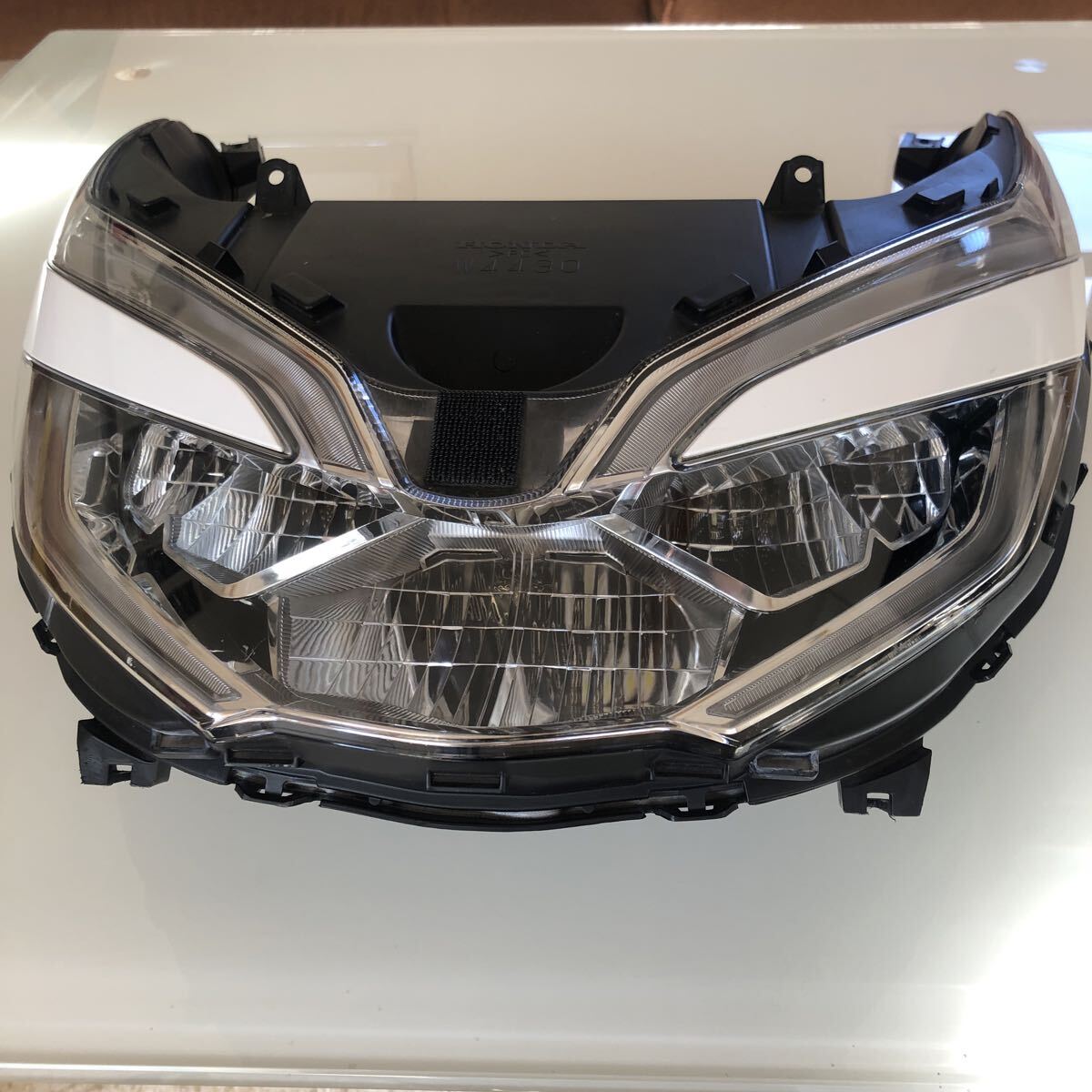 Yahoo!オークション -「pcx」(ヘッドライト) (純正品)の落札相場・落札価格