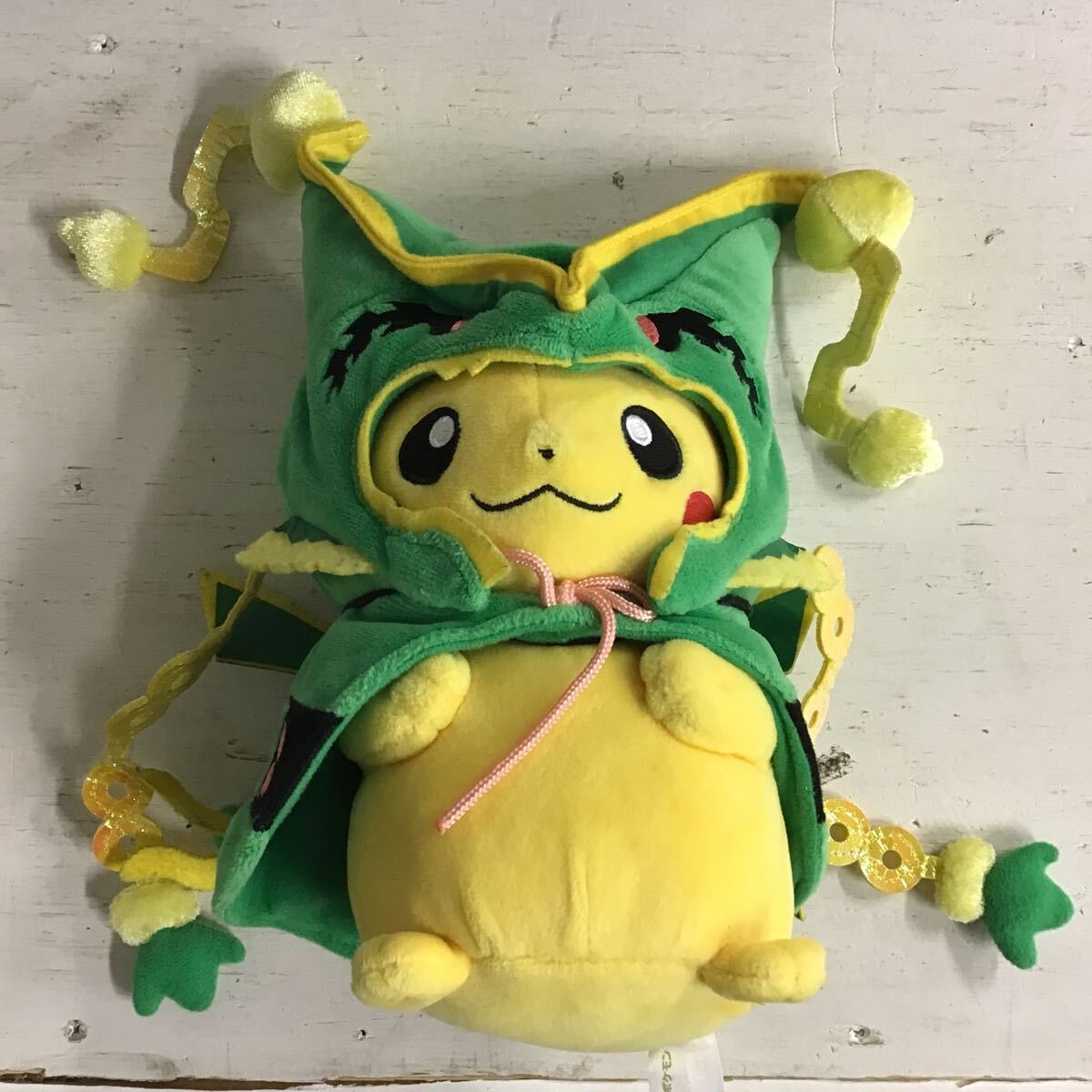 Yahoo!オークション -「ピカチュウ ポンチョ ぬいぐるみ」の落札相場