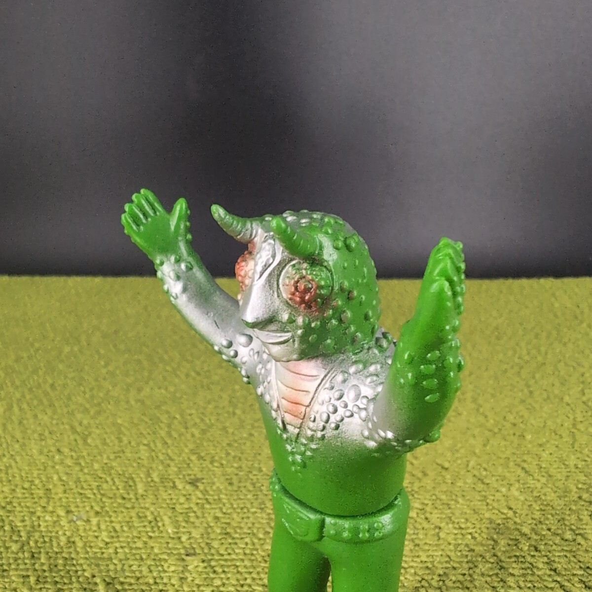 Yahoo!オークション -「死神カメレオン ソフビ」の落札相場・落札価格