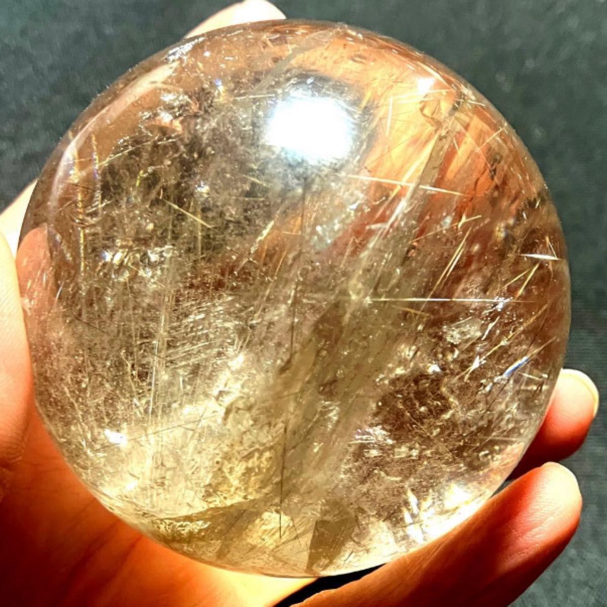 超大玉 62mm 虹入りゴールドルチルクォーツ 丸玉 スフィア 金針水晶