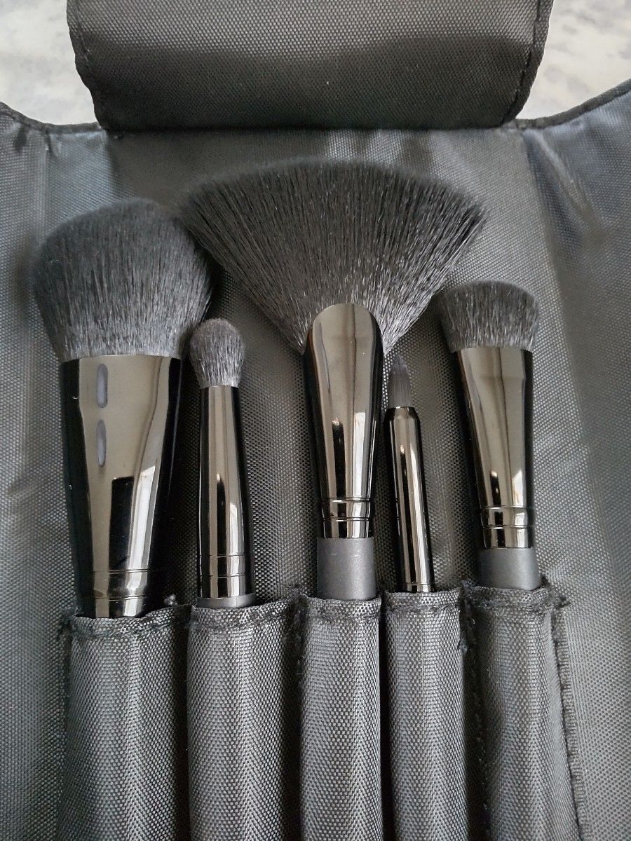 新品】 ローラ メルシエ ツールズ オブ ザ トレードブラシコレクション