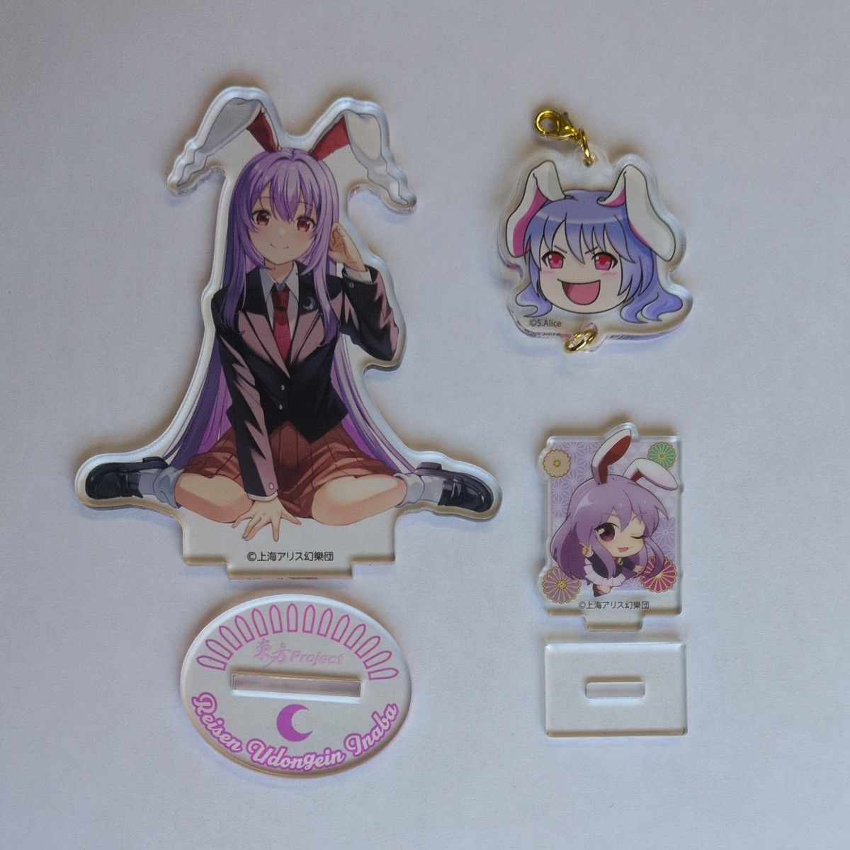 ダイソー 東方 BIGホログラム缶バッジ「鈴仙・優曇華院・イナバ