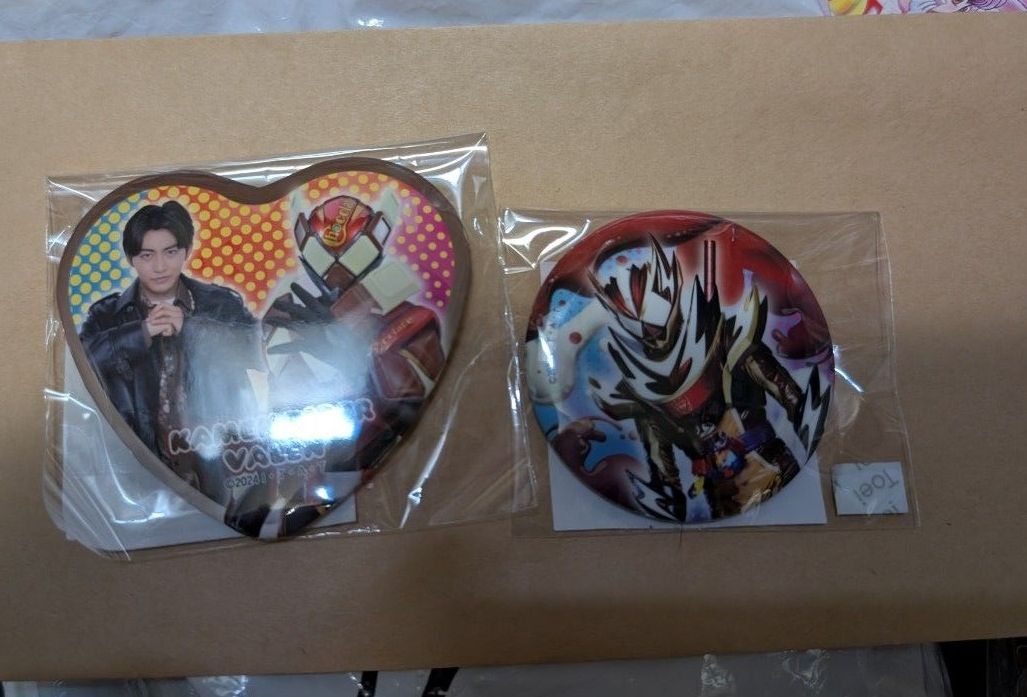 仮面ライダーガヴ TOS くじ 特大ハート型缶バッジ 絆斗 ヴァレン ①②