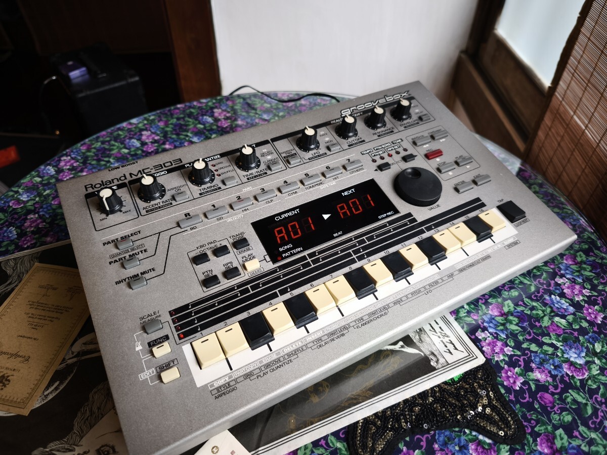 Yahoo!オークション -「roland mc-303」(楽器、器材) の落札相場・落札価格