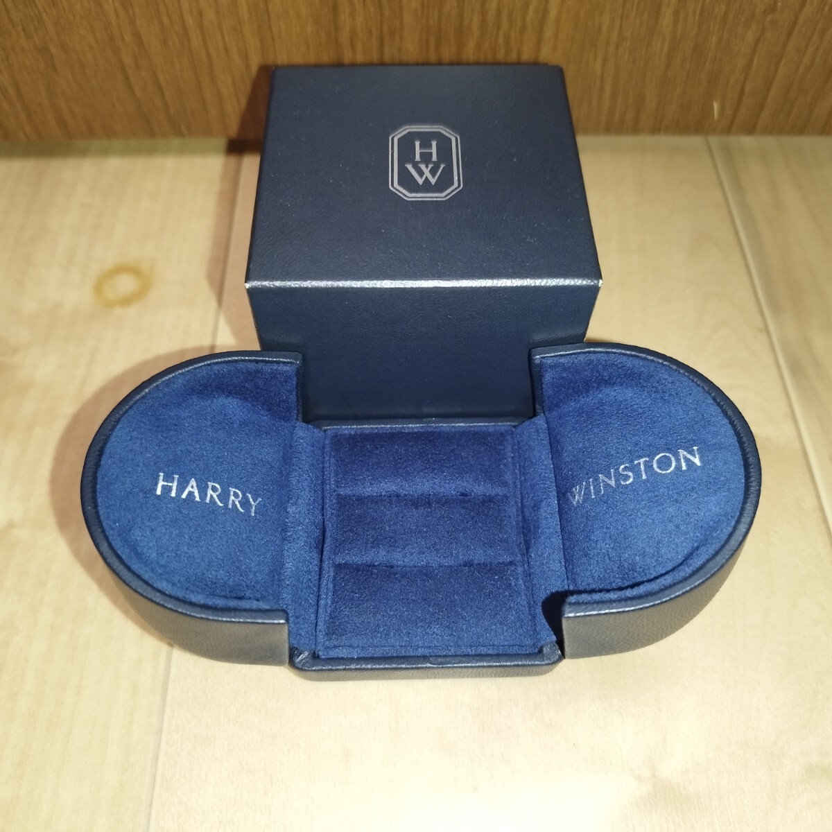 Yahoo!オークション -「ハリーウィンストン 指輪 箱」の落札相場・落札価格