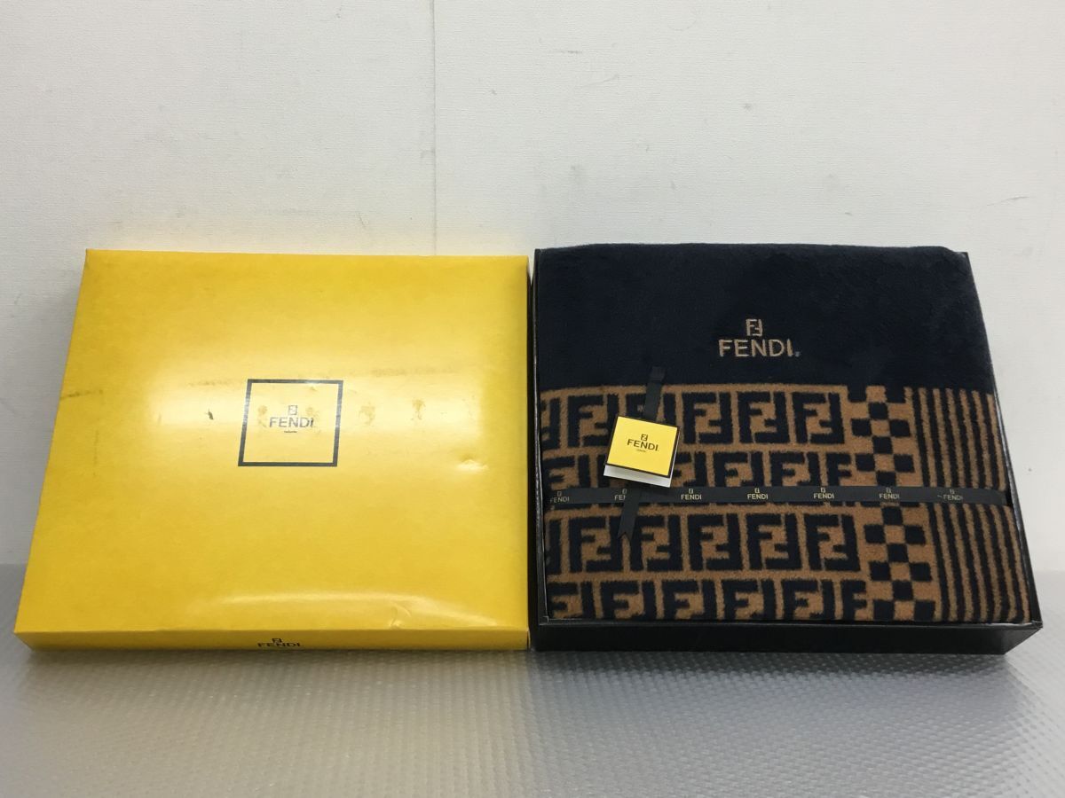 Yahoo!オークション -「毛布」(フェンディ) (ふ)の落札相場・落札価格