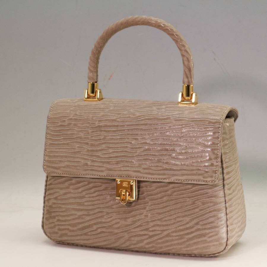 Yahoo!オークション -「アザラシ バッグ」(皮革製) (ハンドバッグ)の