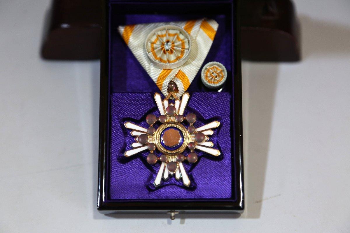 Yahoo!オークション -「勲四等瑞宝章」(勲章) (徽章)の落札相場・落札価格