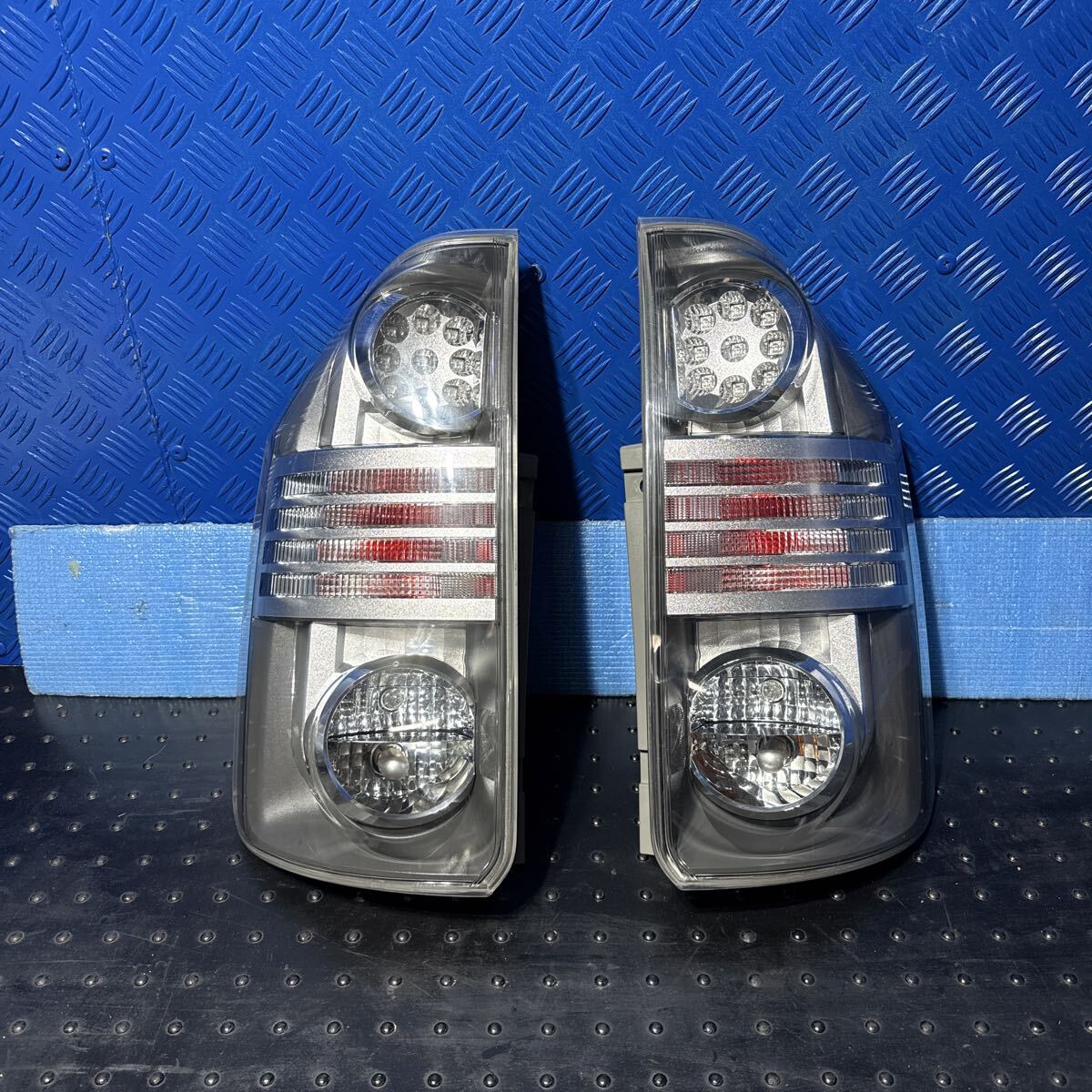 Yahoo!オークション -「トヨタ ノア 70 テールランプ」(自動車