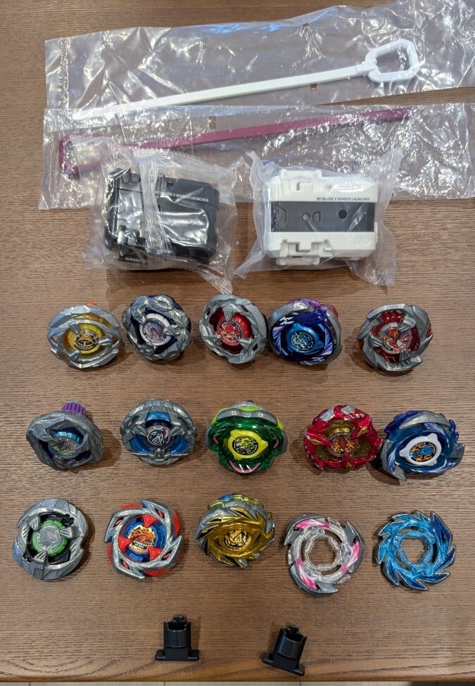 ベイブレード まとめ売り36個 ベイブレードXのまとめ売り、ベイ14個も