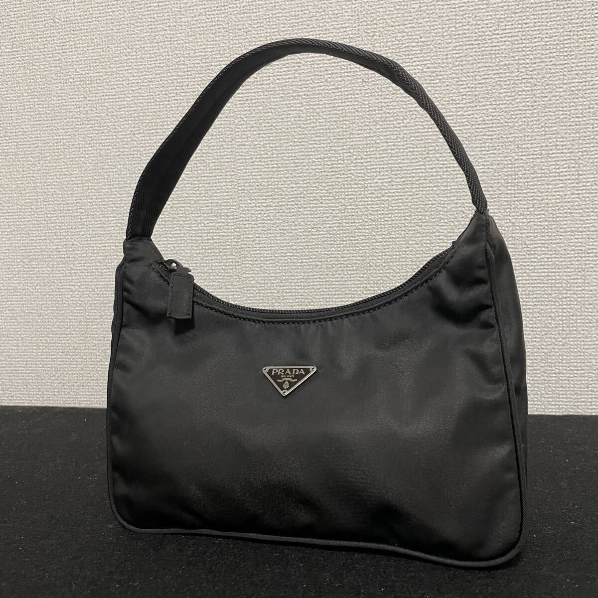 Yahoo!オークション -「プラダ アクセサリーポーチ」の落札相場・落札価格