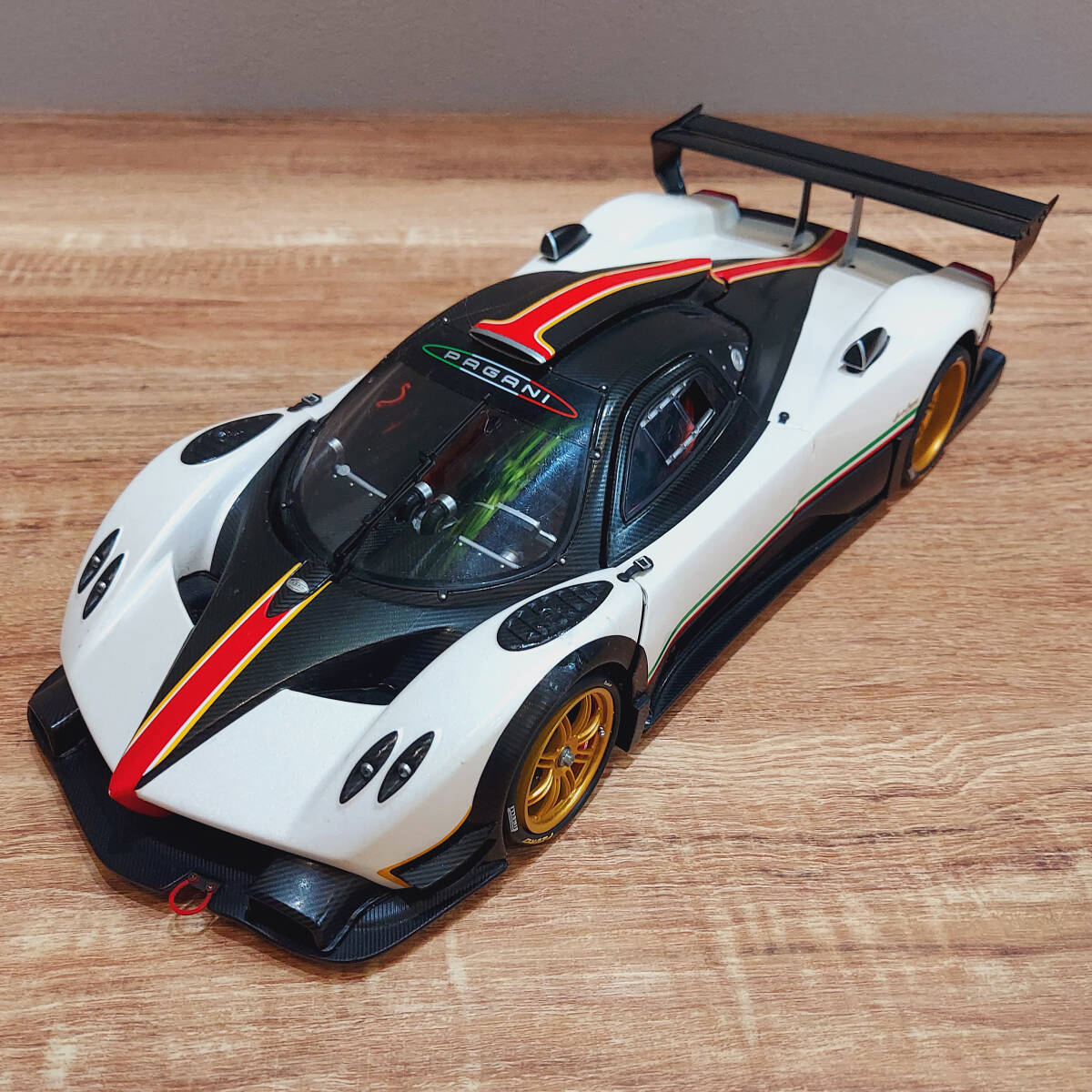 Yahoo!オークション -「パガーニゾンダ オートアート」の落札相場