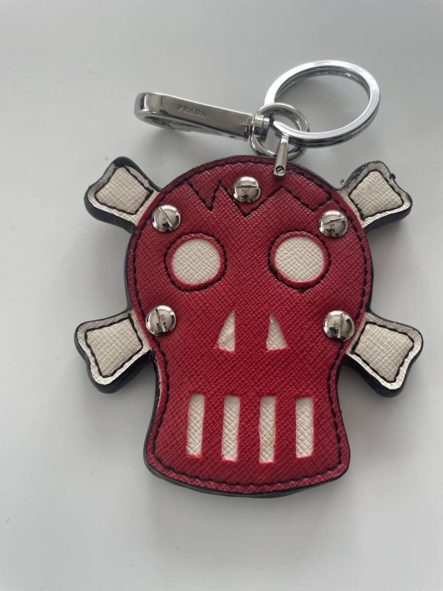 Yahoo!オークション -「プラダ キーホルダー スカル」の落札相場・落札価格