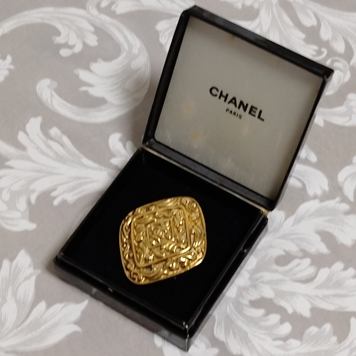 Yahoo!オークション -「シャネル ヴィンテージ ブローチ」の落札相場