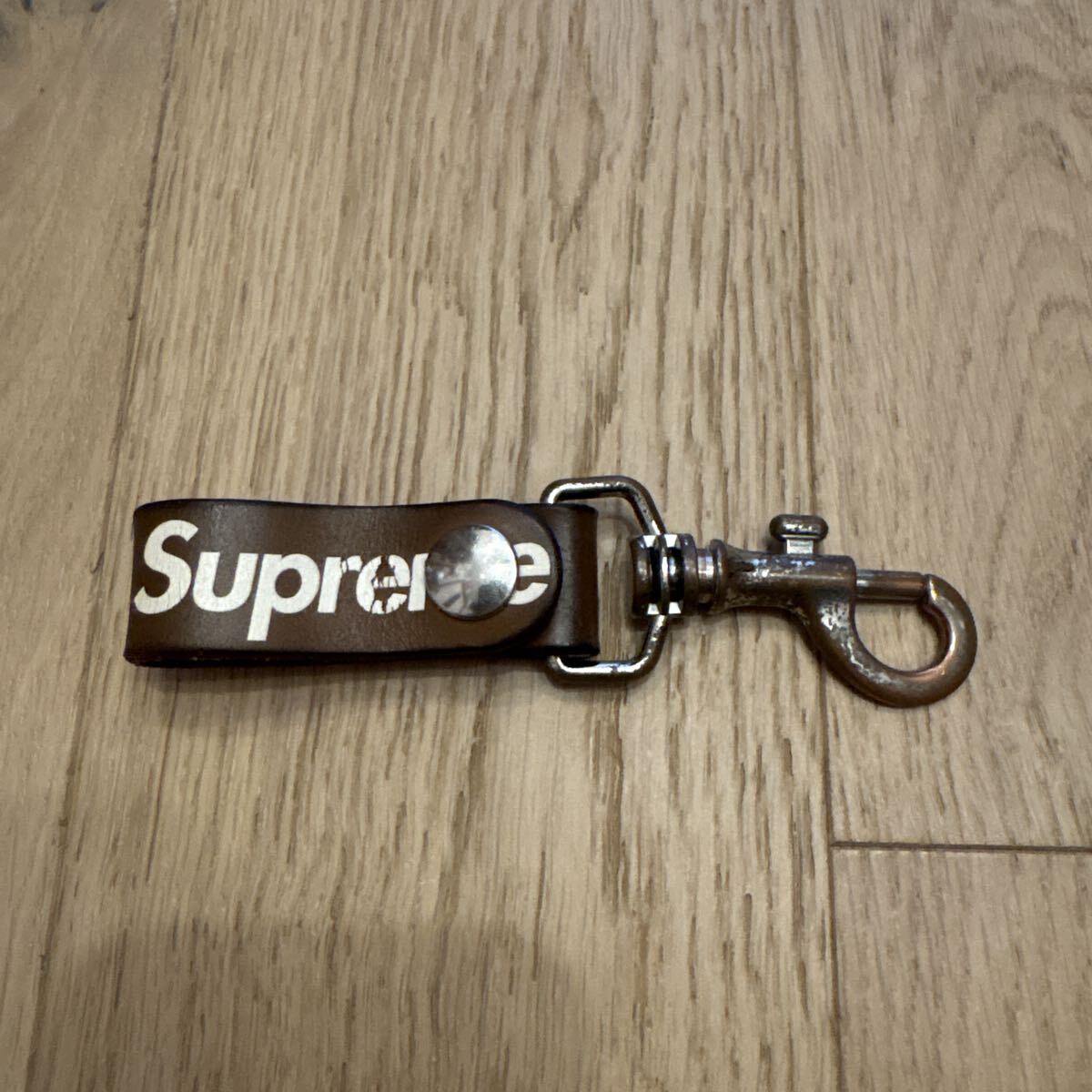 Yahoo!オークション -「supreme レザー キーホルダー」(ファッション
