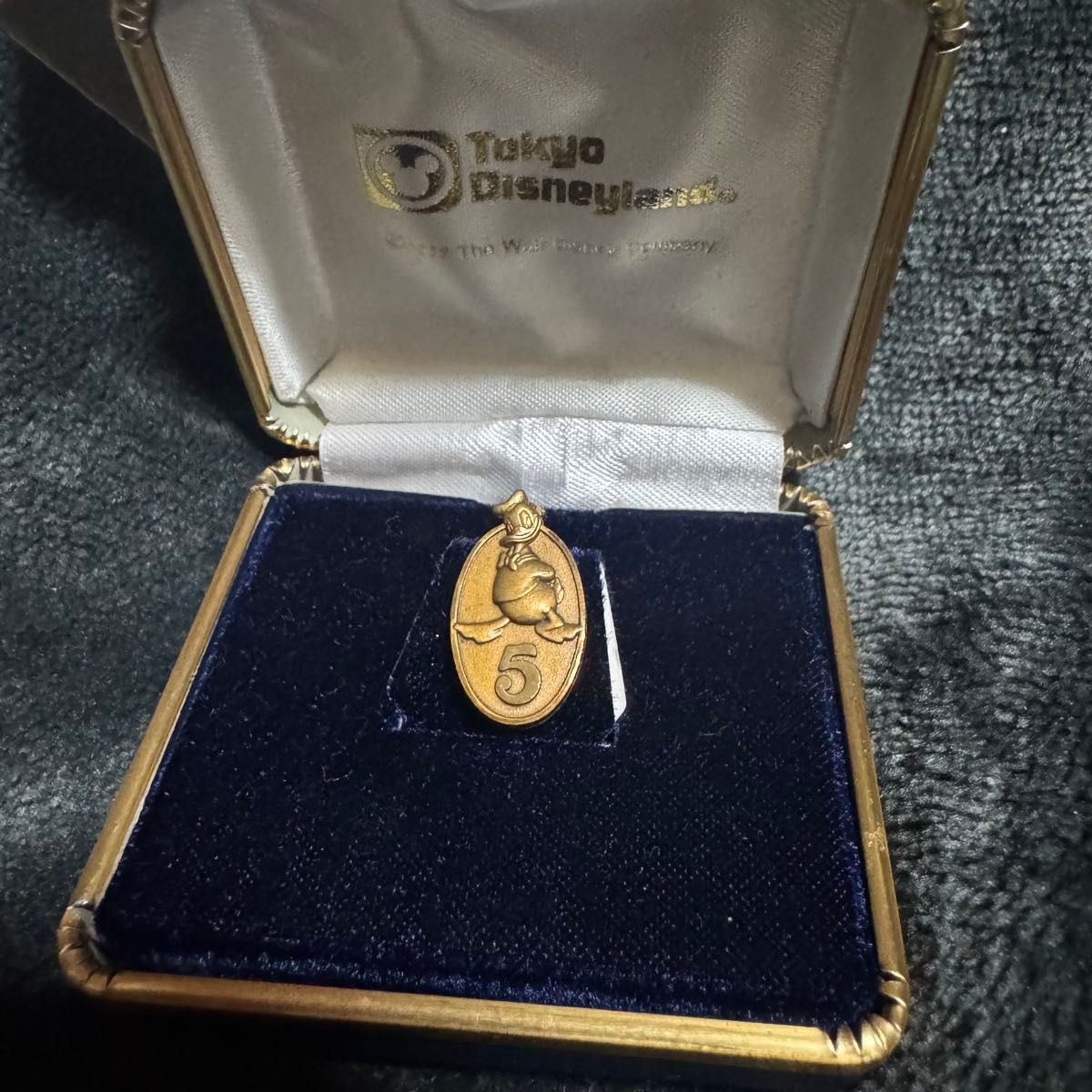 即決 レア【非売品】ディズニー キャスト 勤続記念 1年 ミッキー 5年