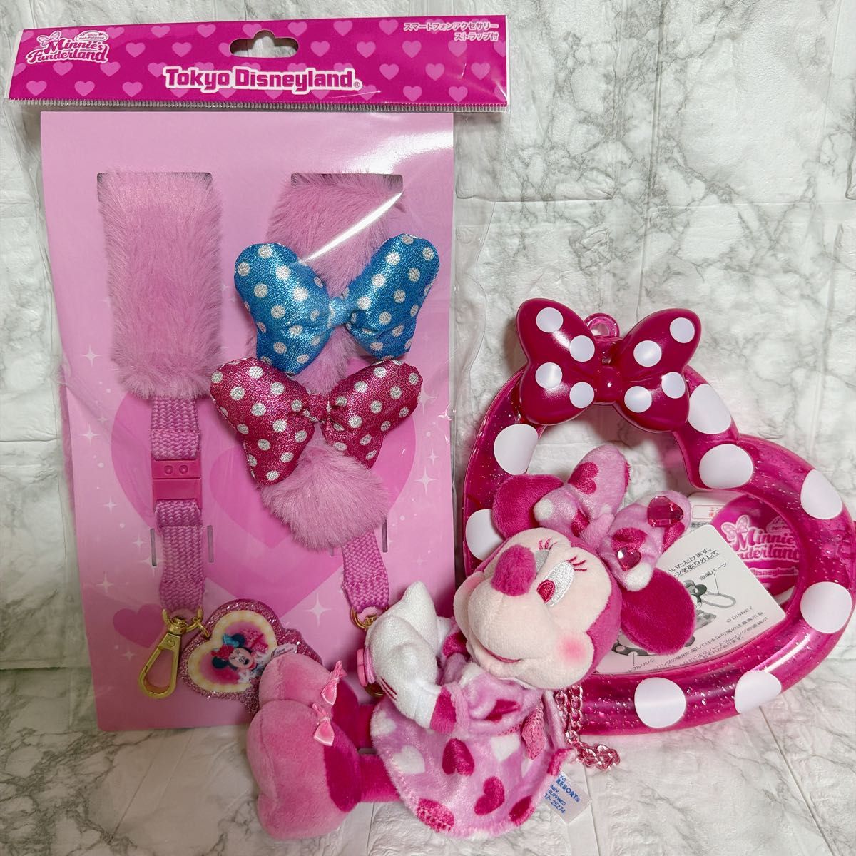 ミニーのファンダーランド スマートフォンアクセサリーストラップ付き