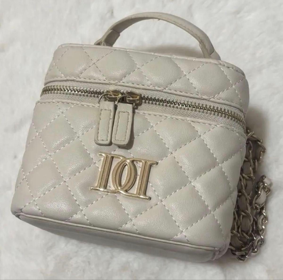 ダーリッチ Darich キルティングスクエアミニバッグ アイボリー｜Yahoo