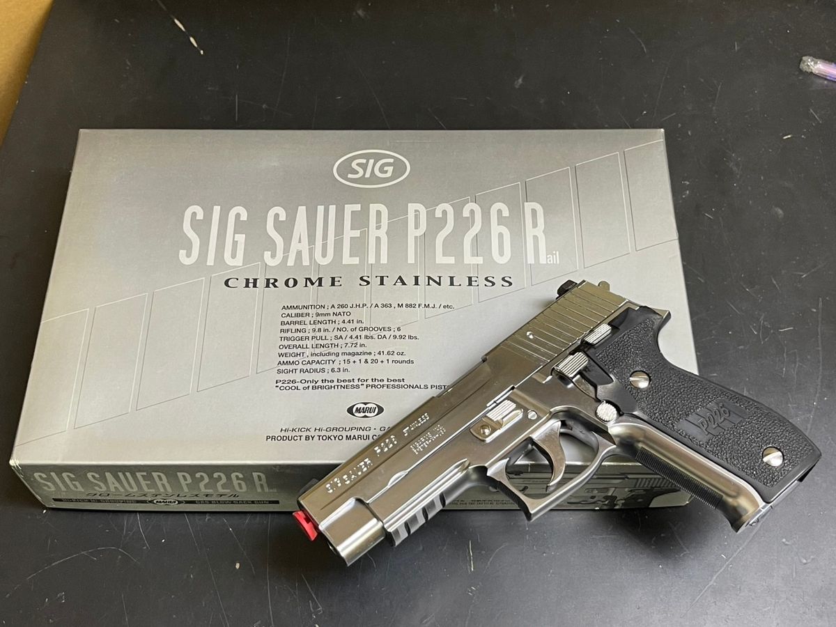 東京マルイSIG SAUER P226 ガスガン ホルスター マガジン2個付き