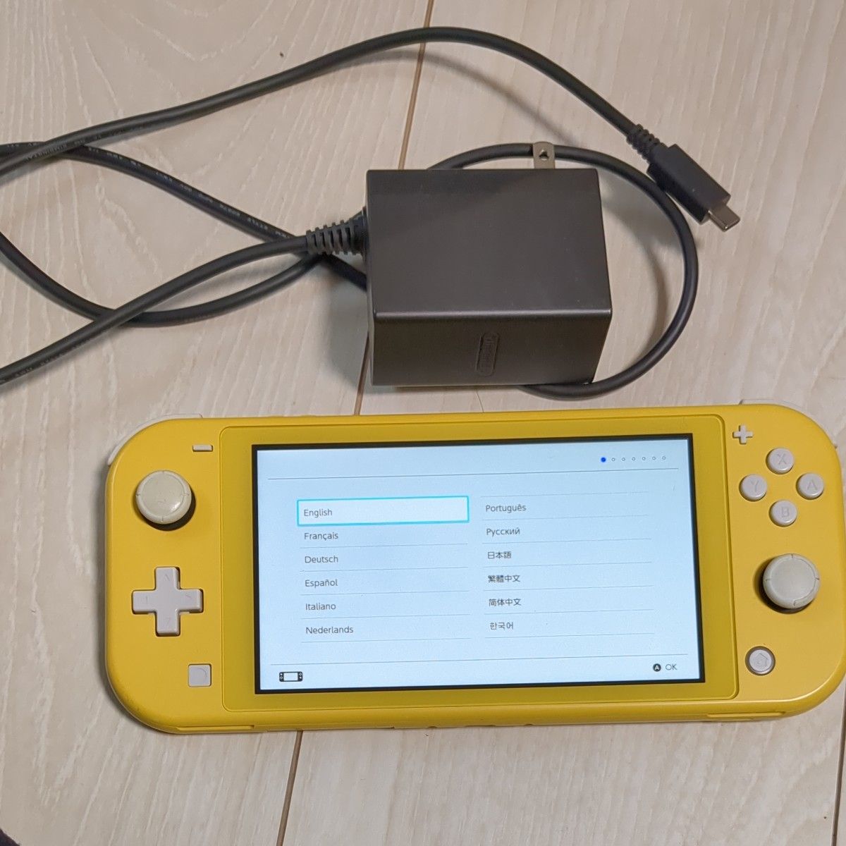 Switch》スイッチライト イエロー 2019年製造《スティック新品