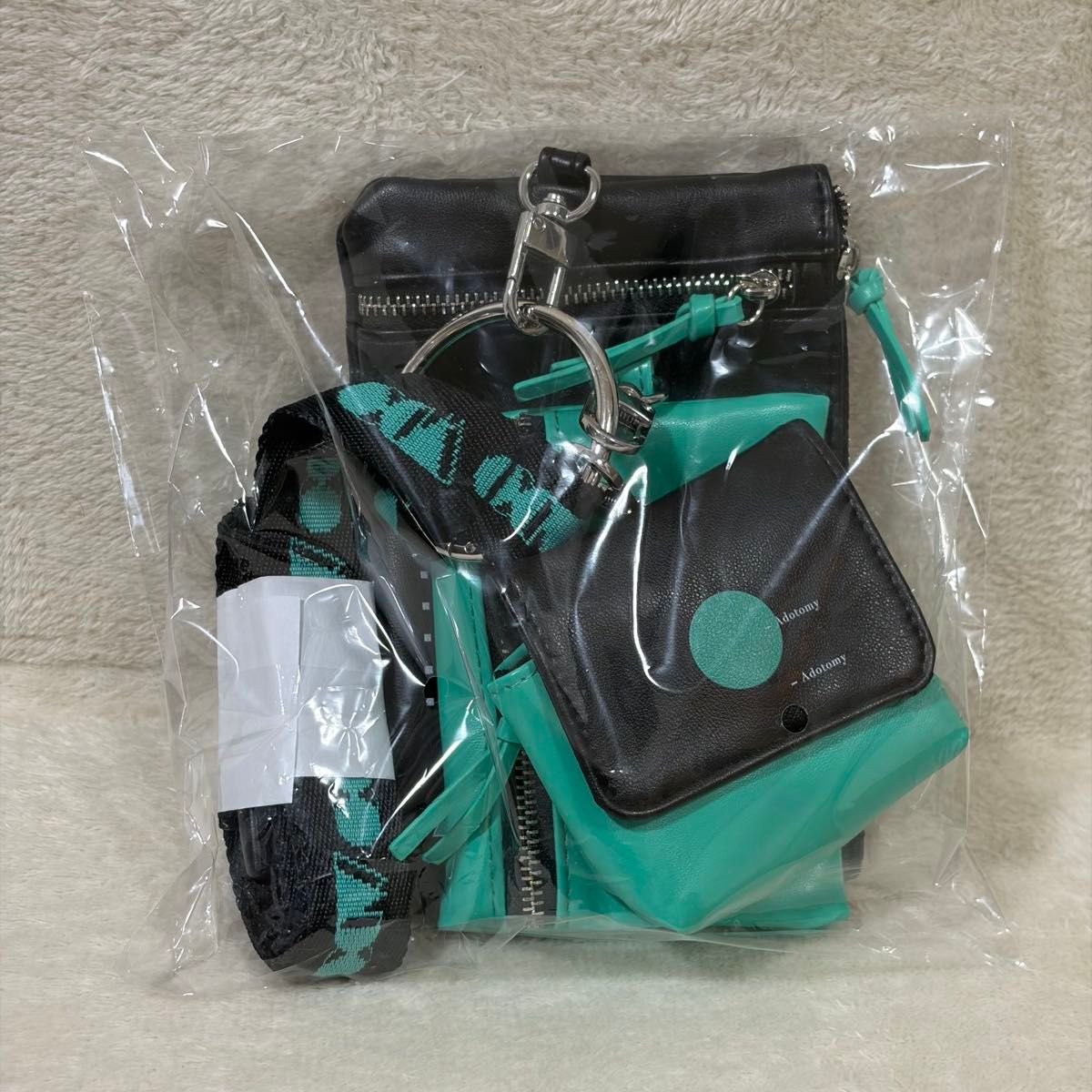 Ado Adotomy 会場限定ストラップポーチ 東京｜Yahoo!フリマ（旧PayPay