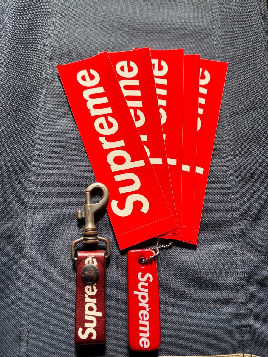 Supreme キーホルダー レッド レザーキーホルダー ロゴ イタリア製