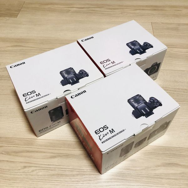 CANON EOS Kiss M ダブルレンズキット [ブラック] オークション比較