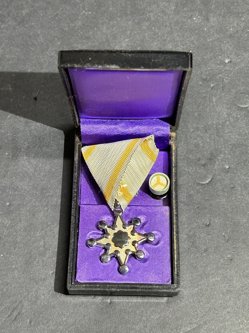 Yahoo!オークション - 実物 元箱付き下士勤功章 当時物 日本陸軍 帝国