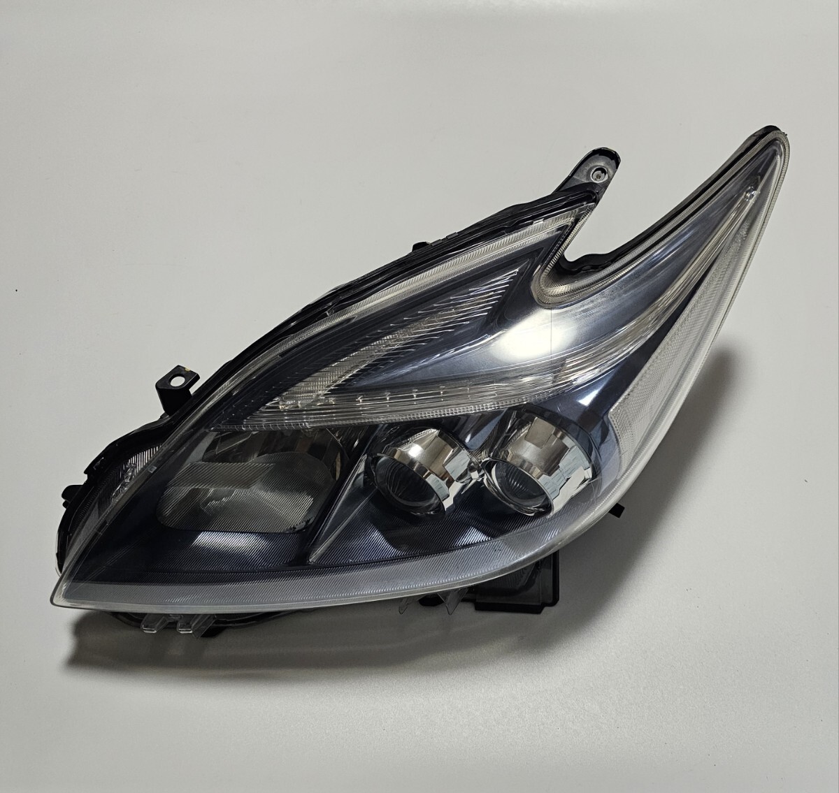 2026年最新】プリウスPHV(Plug-in Hybrid)用ヘッドライトが豊富に揃う