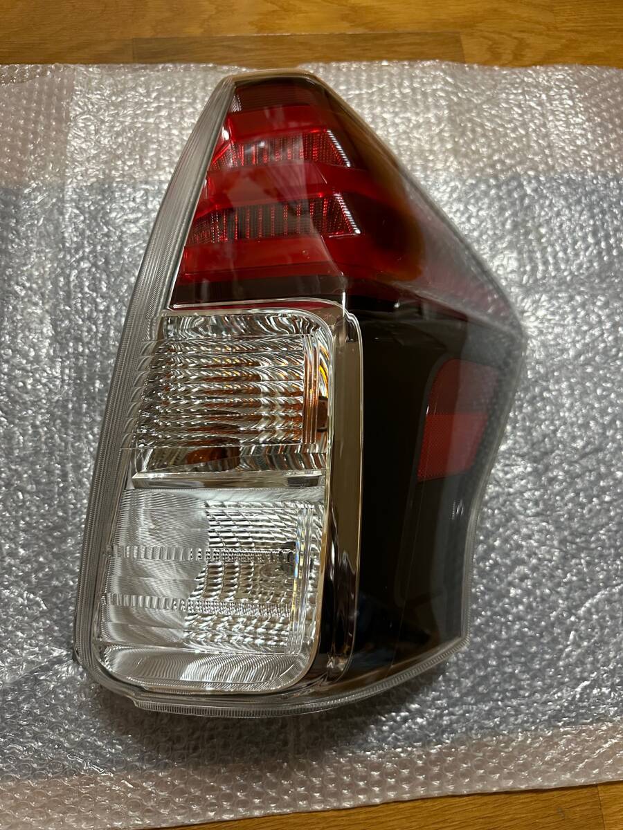 Yahoo!オークション -「プリウスα テールランプ 純正」の落札相場