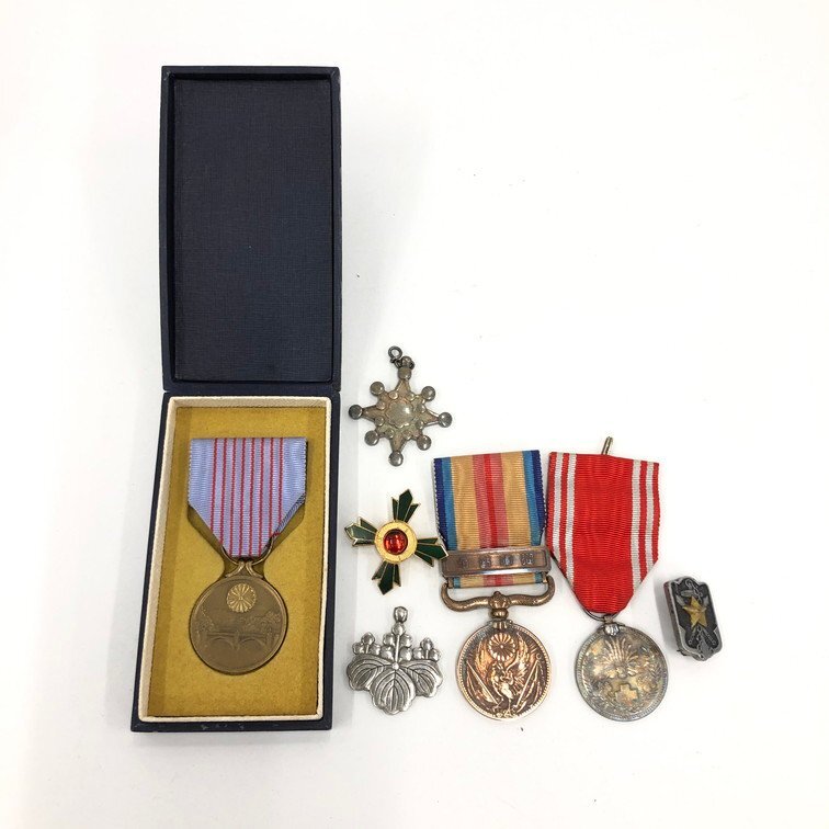 Yahoo!オークション -「紀元二千六百年祝典記念章」(勲章) (徽章)の