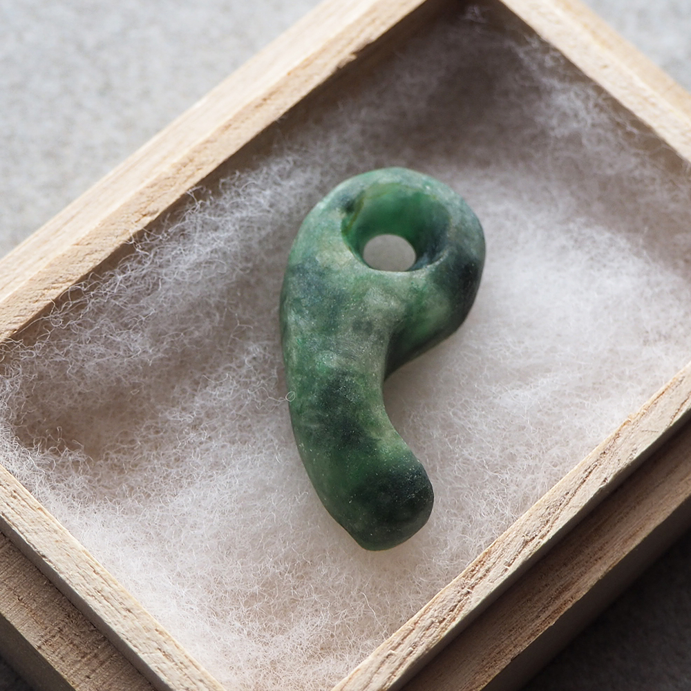 Yahoo!オークション -「古墳時代勾玉」の落札相場・落札価格