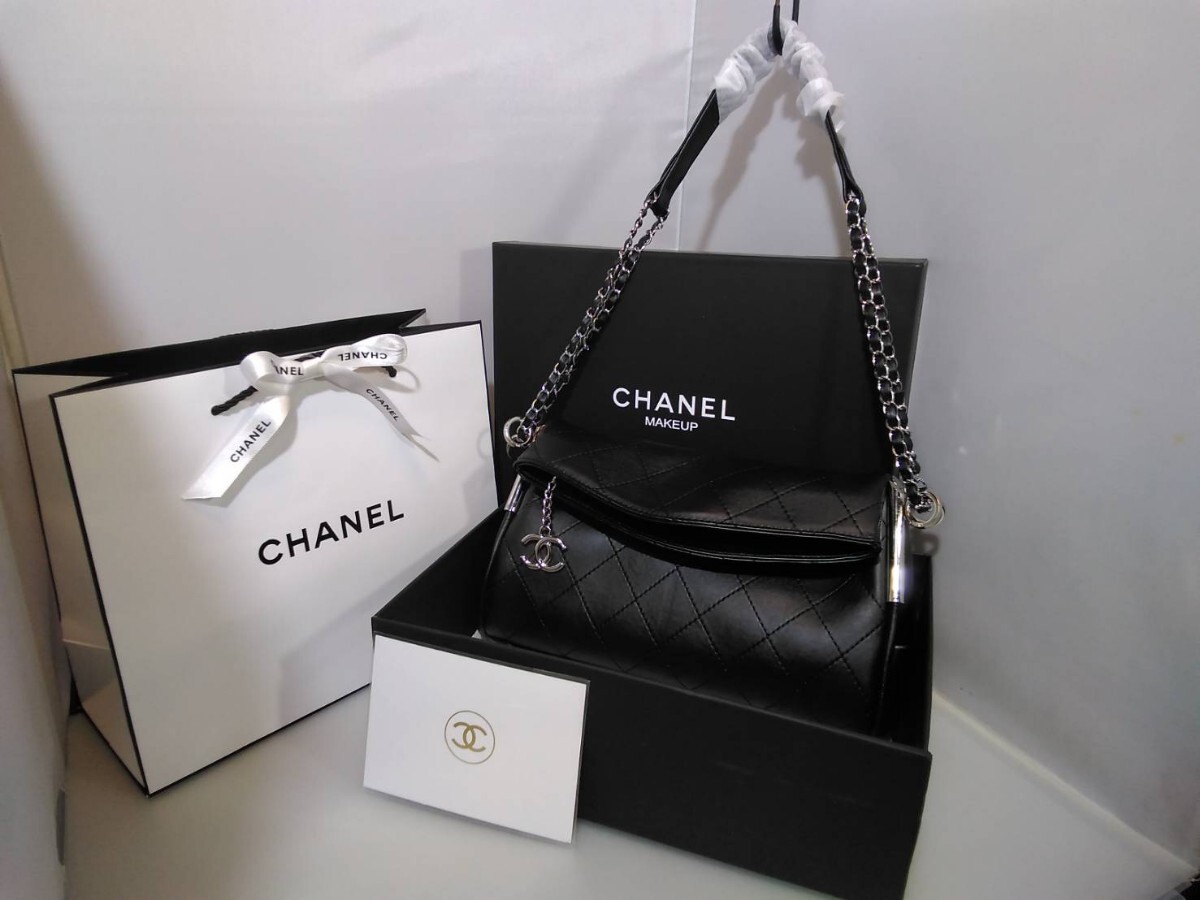 Yahoo!オークション -「シャネル ノベルティ」(ショルダーバッグ