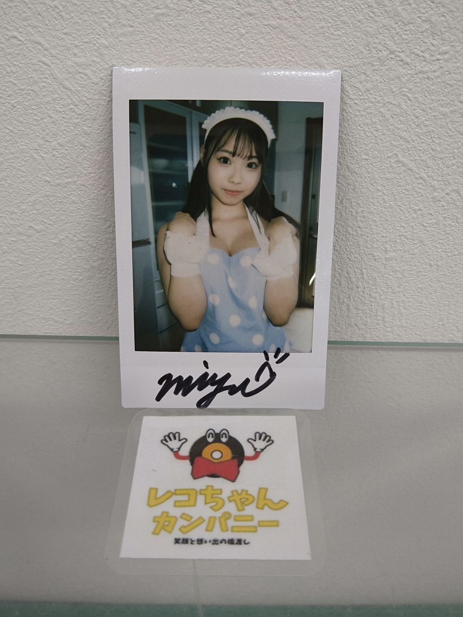 Yahoo!オークション - アベンジャーズ エリザベス・オルセン 直筆サイ