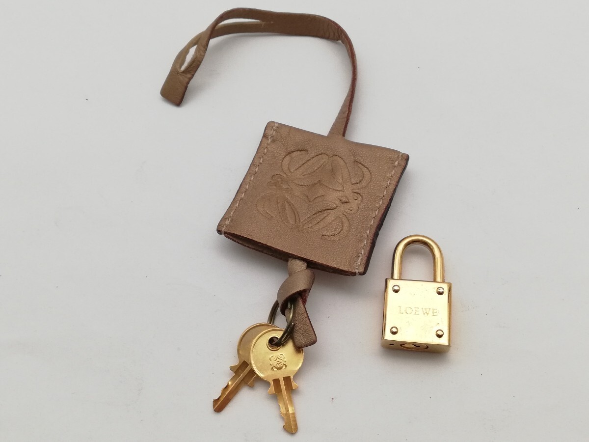 美品】LOEWE ロエベ パッドロック レザーストラップ 南京錠｜Yahoo