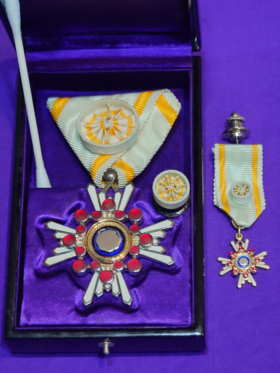 Yahoo!オークション -「勲四等瑞宝章」(勲章) (徽章)の落札相場・落札価格