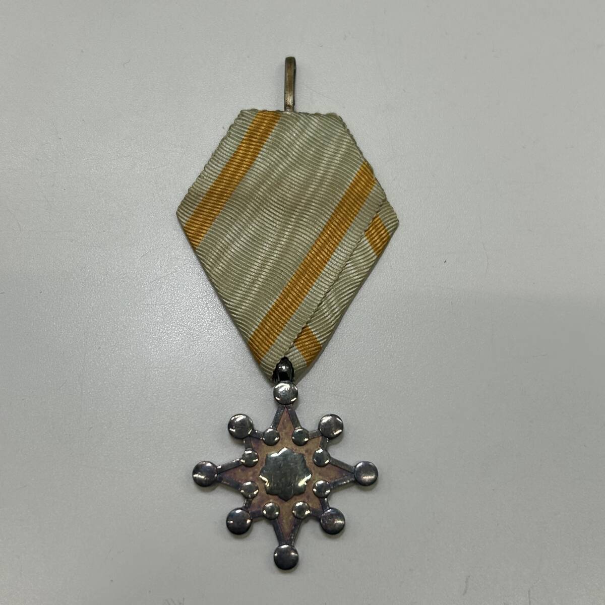 Yahoo!オークション -「勲七等瑞宝章」(勲章) (徽章)の落札相場・落札価格